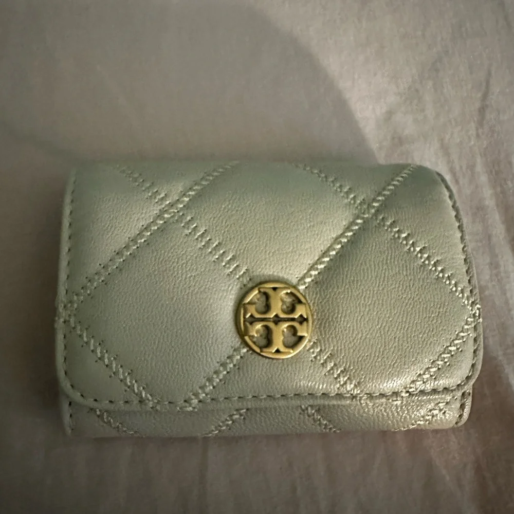 Tory Burch Quilted Leather Wallet in Cream - Picture 1 of 4